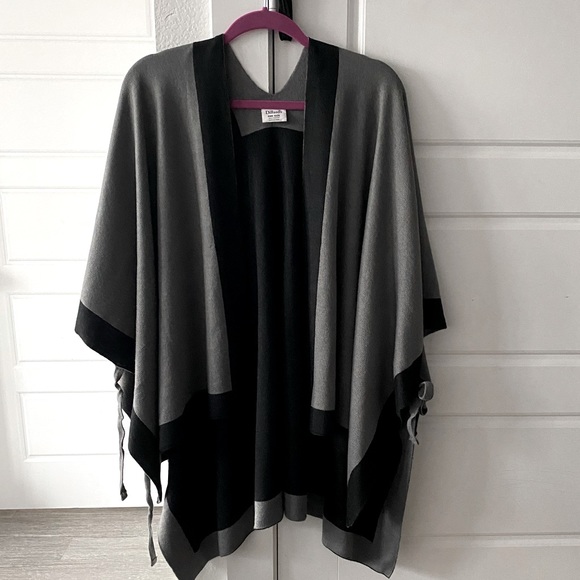 Dillards Color Block Reversible Poncho Shawl Wrap - Picture 3 of 8